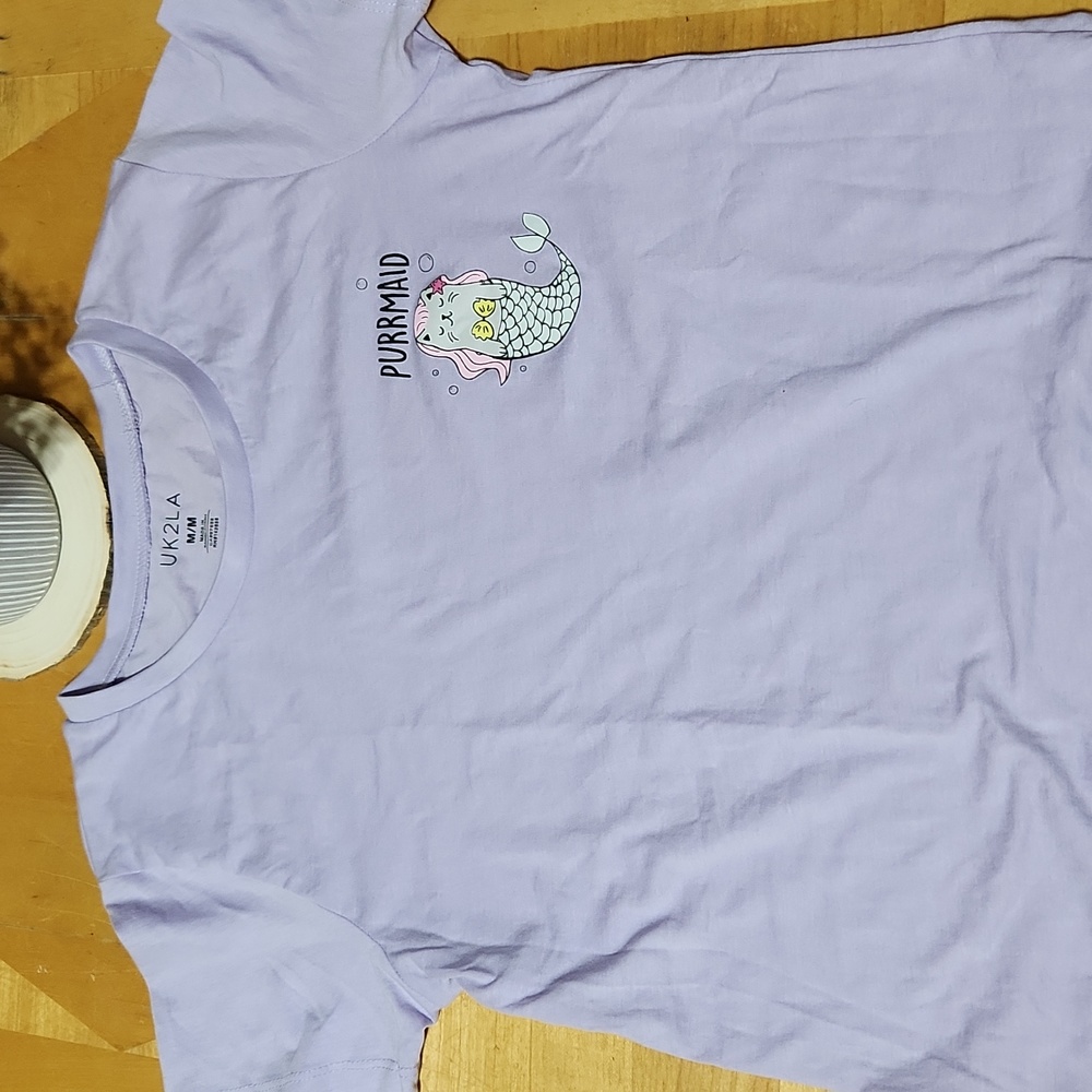 Cat tshirt.